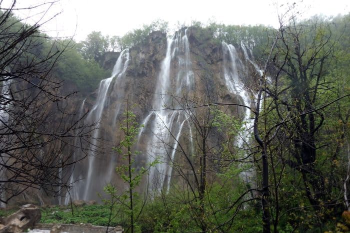 Exploring the otherworldly Plitvice Lakes, Croatia. How the rain became a blessing! when it is raining at plitvice lakes, how to get to plitvice lakes, where should I base myself for Plitvice lakes, nearest city to plitvice lakes, croatia, zadar, waterfalls, UNESCO, good base for plitvice lakes, weather, crowds, tips, 