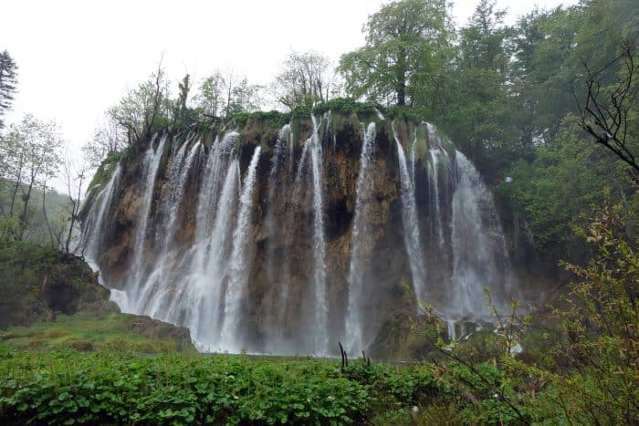 Exploring the otherworldly Plitvice Lakes, Croatia. How the rain became a blessing! when it is raining at plitvice lakes, how to get to plitvice lakes, where should I base myself for Plitvice lakes, nearest city to plitvice lakes, croatia, zadar, waterfalls, UNESCO, good base for plitvice lakes, weather, crowds, tips, 