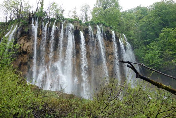 Exploring the otherworldly Plitvice Lakes, Croatia. How the rain became a blessing! when it is raining at plitvice lakes, how to get to plitvice lakes, where should I base myself for Plitvice lakes, nearest city to plitvice lakes, croatia, zadar, waterfalls, UNESCO, good base for plitvice lakes, weather, crowds, tips, 
