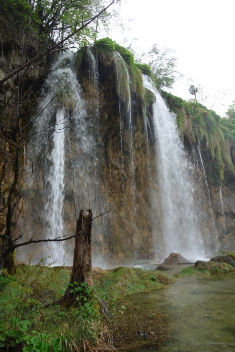 Exploring the otherworldly Plitvice Lakes, Croatia. How the rain became a blessing! when it is raining at plitvice lakes, how to get to plitvice lakes, where should I base myself for Plitvice lakes, nearest city to plitvice lakes, croatia, zadar, waterfalls, UNESCO, good base for plitvice lakes, weather, crowds, tips, 