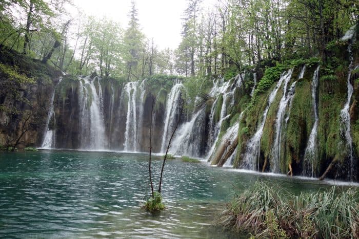 Exploring the otherworldly Plitvice Lakes, Croatia. How the rain became a blessing! when it is raining at plitvice lakes, how to get to plitvice lakes, where should I base myself for Plitvice lakes, nearest city to plitvice lakes, croatia, zadar, waterfalls, UNESCO, good base for plitvice lakes, weather, crowds, tips, 