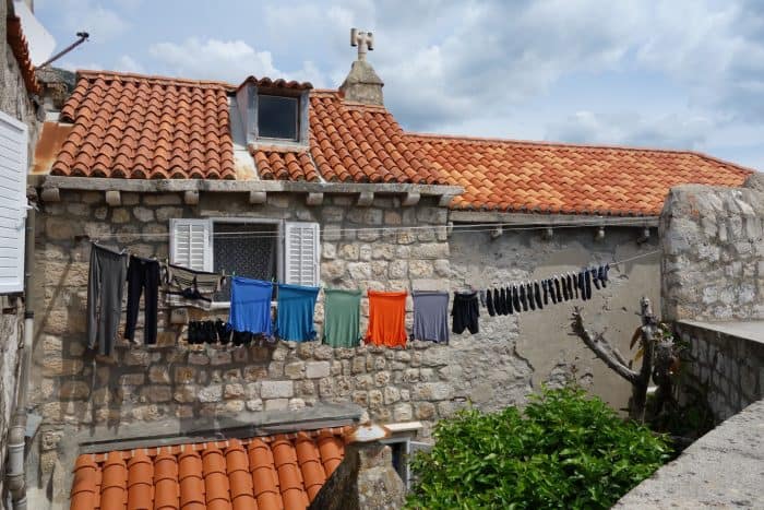 Stepping back in time and walking the Dubrovnik city walls, Croatia. How much does it cost to visit the Dubrovnik walls, how long goes it take, entrances, gates, croatia, view, is it worth it, what is it like, adriatic, things to do in Dubrovnik, not to miss