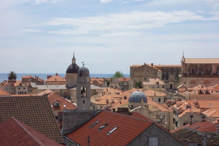 Stepping back in time and walking the Dubrovnik city walls, Croatia. How much does it cost to visit the Dubrovnik walls, how long goes it take, entrances, gates, croatia, view, is it worth it, what is it like, adriatic, things to do in Dubrovnik, not to miss