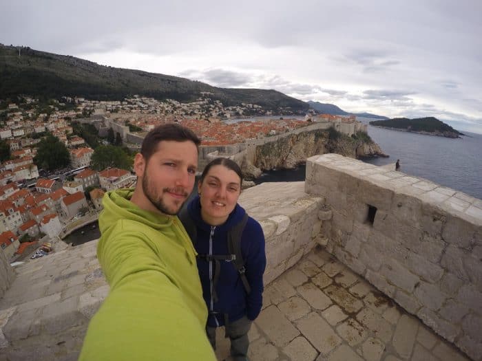 Stepping back in time and walking the Dubrovnik city walls, Croatia. How much does it cost to visit the Dubrovnik walls, how long goes it take, entrances, gates, croatia, view, is it worth it, what is it like, adriatic, things to do in Dubrovnik, not to miss