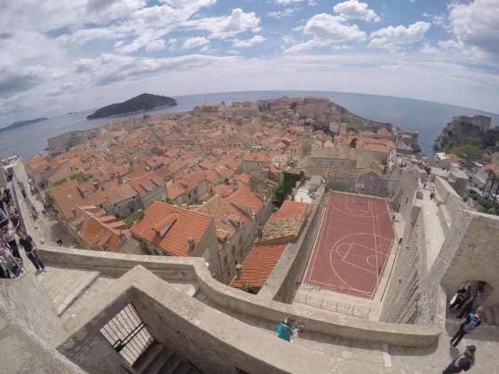 Stepping back in time and walking the Dubrovnik city walls, Croatia. How much does it cost to visit the Dubrovnik walls, how long goes it take, entrances, gates, croatia, view, is it worth it, what is it like, adriatic, things to do in Dubrovnik, not to miss