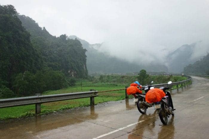 Riding around the amazing Phong Nha National Park: Exploring the worlds largest caves and the jungle lined Ho Chi Minh Trail. Phong Nha Ke Bang, Motorbike, Ho Chi Minh trail, Khe San, how to ride to Phong Nha, should I take extra petrol in vietnam on a motorbike, scooter, villages, trails, Can I get from Hue to Phong Nha, Hue, Riding, Route, Caves, Dark Cave, Hang En, Paradise cave, expensive, tours, Biggest cave in the world, Son Doong