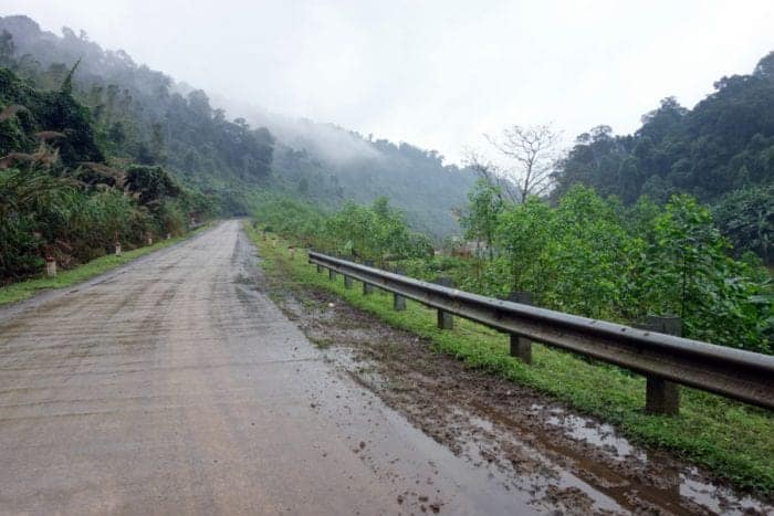 Riding around the amazing Phong Nha National Park: Exploring the worlds largest caves and the jungle lined Ho Chi Minh Trail. Phong Nha Ke Bang, Motorbike, Ho Chi Minh trail, Khe San, how to ride to Phong Nha, should I take extra petrol in vietnam on a motorbike, scooter, villages, trails, Can I get from Hue to Phong Nha, Hue, Riding, Route, Caves, Dark Cave, Hang En, Paradise cave, expensive, tours, Biggest cave in the world, Son Doong