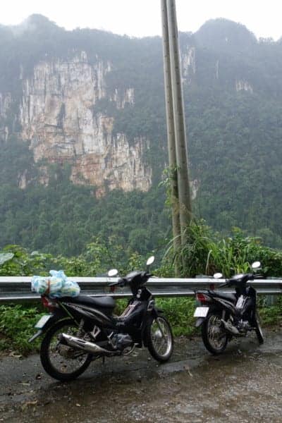 Riding around the amazing Phong Nha National Park: Exploring the worlds largest caves and the jungle lined Ho Chi Minh Trail. Phong Nha Ke Bang, Motorbike, Ho Chi Minh trail, Khe San, how to ride to Phong Nha, should I take extra petrol in vietnam on a motorbike, scooter, villages, trails, Can I get from Hue to Phong Nha, Hue, Riding, Route, Caves, Dark Cave, Hang En, Paradise cave, expensive, tours, Biggest cave in the world, Son Doong