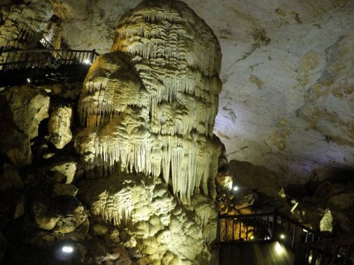 Riding around the amazing Phong Nha National Park: Exploring the worlds largest caves and the jungle lined Ho Chi Minh Trail. Phong Nha Ke Bang, Motorbike, Ho Chi Minh trail, Khe San, how to ride to Phong Nha, should I take extra petrol in vietnam on a motorbike, scooter, villages, trails, Can I get from Hue to Phong Nha, Hue, Riding, Route, Caves, Dark Cave, Hang En, Paradise cave, expensive, tours, Biggest cave in the world, Son Doong