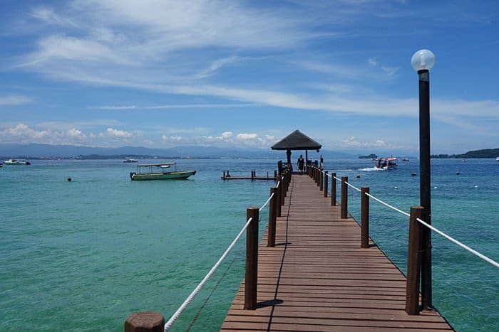 Learning SCUBA diving in borneo: Completing our PADI course in Malaysia at some great Kota Kinabalu diving spots, SCUBA diving in Malaysia, SCUBA diving in Sabah. Learn What is involved in a PADI course and if a PADI course hard and why Borneo is one of the best places to do a PADI course in South East Asia