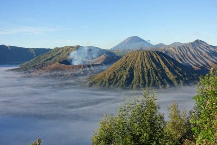 The mesmerizing trek up volcano Mt Bromo including a 16hr bus and a 2.30am wake up call, Indonesia, Mount Bromo tour, Mt Bromo, Volcano, Mt Bromo without a tour, How to do Mt Bromo, Yogyakarta, Probelingo, Jeep, car, train, bus, minibus, transport, Village, Cemoro Lawang, scam, active volcano, lava, hike, trek, adventure, smoke, viewpoint, king kong, 