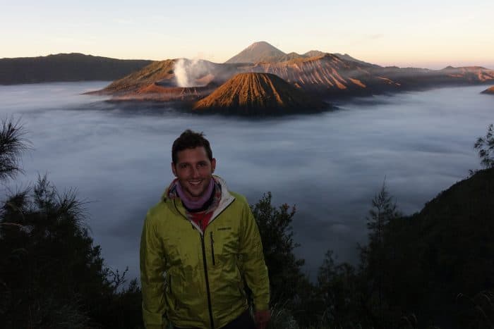 The mesmerizing trek up volcano Mt Bromo including a 16hr bus and a 2.30am wake up call, Indonesia, Mount Bromo tour, Mt Bromo, Volcano, Mt Bromo without a tour, How to do Mt Bromo, Yogyakarta, Probelingo, Jeep, car, train, bus, minibus, transport, Village, Cemoro Lawang, scam, active volcano, lava, hike, trek, adventure, smoke, viewpoint, king kong, 