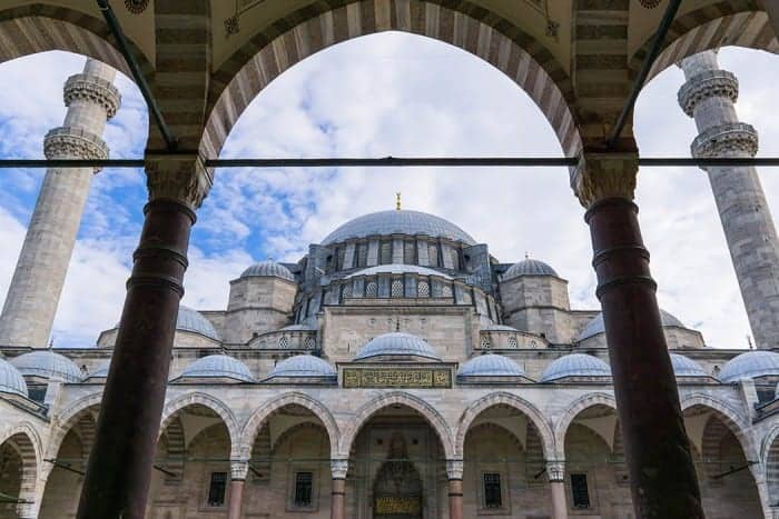 alternatives things to do in Istanbul, other mosques to see in Istanbul, alternatives to the blue mosque, suleymaniye blue mosque, Better than the blue Mosque, Blue Mosque vs Suleymaniye Mosque, other mosques to see in Istanbul, The Most Beautiful Mosques In Istanbul, best mosque in Istanbul, largest mosque in istanbul, Free things to do in Istanbul, Best places to visit in istanbul, Avoid crowds in Istanbul, underrated places in Istanbul, best kept secrets istanbul, secret things to do in Istanbul, Cool things to do in Istanbul, Istanbul travel guide, Unusual things to do in Istanbul istanbul, turkey, turkiye, Places to visit in turkey, Best things to do in Istanbul, Places to visit in istanbul, istanbul sightseeing, best places to visit in istanbul, best place to stay in istanbul, istanbul tourist attractions, where to go in istanbul, activities in istanbul, top things to do in istanbul, city on two continents, best places in Turkey, best mosques in the world, islam, islamic architecture, Constantinople, Istanbul history, wooden houses Istanbul, alternative neighbourhoods Istanbul, ottoman architecture, street photography Istanbul, photo journalism Istanbul, largest mosques in the world, oldest mosques in the world, 