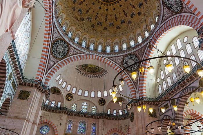 alternatives things to do in Istanbul, other mosques to see in Istanbul, alternatives to the blue mosque, suleymaniye blue mosque, Better than the blue Mosque, Blue Mosque vs Suleymaniye Mosque, other mosques to see in Istanbul, The Most Beautiful Mosques In Istanbul, best mosque in Istanbul, largest mosque in istanbul, Free things to do in Istanbul, Best places to visit in istanbul, Avoid crowds in Istanbul, underrated places in Istanbul, best kept secrets istanbul, secret things to do in Istanbul, Cool things to do in Istanbul, Istanbul travel guide, Unusual things to do in Istanbul istanbul, turkey, turkiye, Places to visit in turkey, Best things to do in Istanbul, Places to visit in istanbul, istanbul sightseeing, best places to visit in istanbul, best place to stay in istanbul, istanbul tourist attractions, where to go in istanbul, activities in istanbul, top things to do in istanbul, city on two continents, best places in Turkey, best mosques in the world, islam, islamic architecture, Constantinople, Istanbul history, wooden houses Istanbul, alternative neighbourhoods Istanbul, ottoman architecture, street photography Istanbul, photo journalism Istanbul, largest mosques in the world, oldest mosques in the world, 