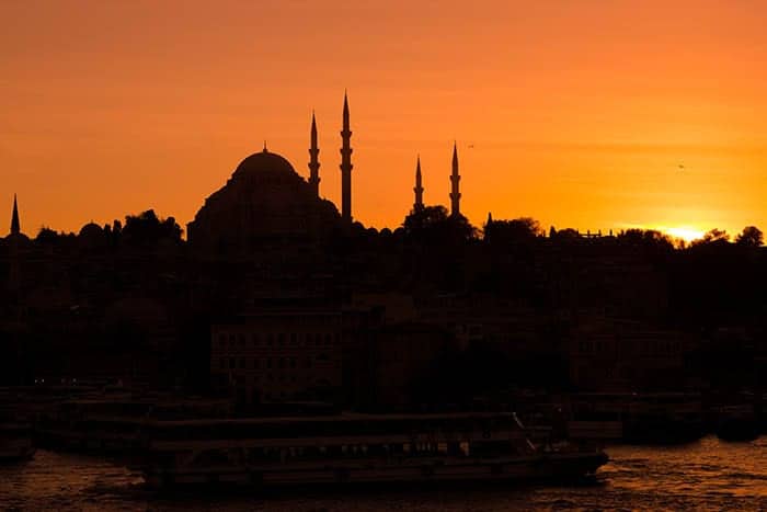alternatives things to do in Istanbul, other mosques to see in Istanbul, alternatives to the blue mosque, suleymaniye blue mosque, Better than the blue Mosque, Blue Mosque vs Suleymaniye Mosque, other mosques to see in Istanbul, The Most Beautiful Mosques In Istanbul, best mosque in Istanbul, largest mosque in istanbul, Free things to do in Istanbul, Best places to visit in istanbul, Avoid crowds in Istanbul, underrated places in Istanbul, best kept secrets istanbul, secret things to do in Istanbul, Cool things to do in Istanbul, Istanbul travel guide, Unusual things to do in Istanbul istanbul, turkey, turkiye, Places to visit in turkey, Best things to do in Istanbul, Places to visit in istanbul, istanbul sightseeing, best places to visit in istanbul, best place to stay in istanbul, istanbul tourist attractions, where to go in istanbul, activities in istanbul, top things to do in istanbul, city on two continents, best places in Turkey, best mosques in the world, islam, islamic architecture, Constantinople, Istanbul history, wooden houses Istanbul, alternative neighbourhoods Istanbul, ottoman architecture, street photography Istanbul, photo journalism Istanbul, largest mosques in the world, oldest mosques in the world, 