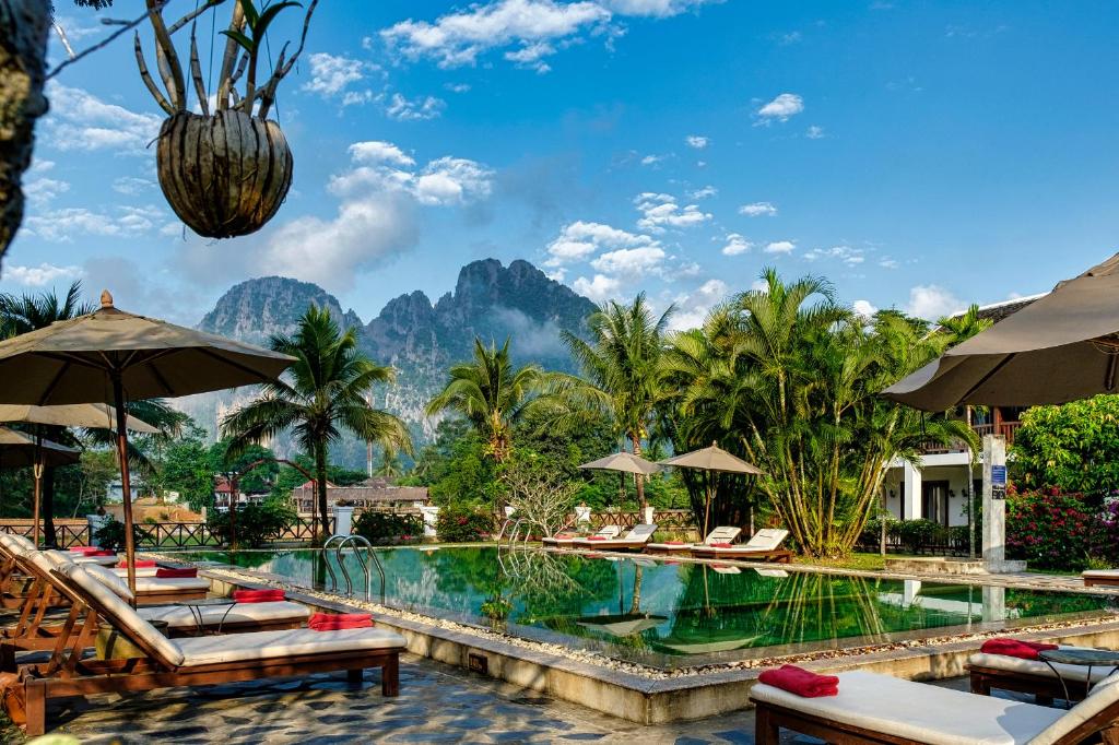 Riverside boutique resort vang vieng