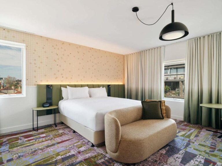 novotel st kilda